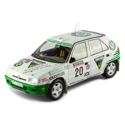 SKADAD FÖRPACKNING - Skoda Felicia - Blomqvist - Melander - Ixo Models - 1:18