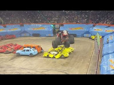 Bone Shaker - Monster Trucks - Glow in the Dark - Hot Wheels