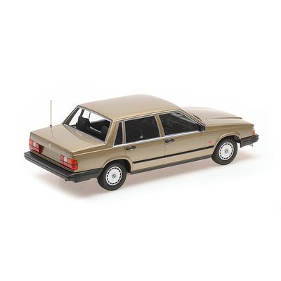 Volvo 740 GL - Guld - Minichamps - 1:18