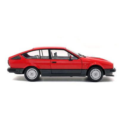 Alfa Romeo GTV6 - 1984 - Röd - Solido - 1:18