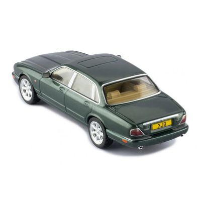 Jaguar XJ8 (X308) - 1998 - Grön - Ixo Models - 1:43