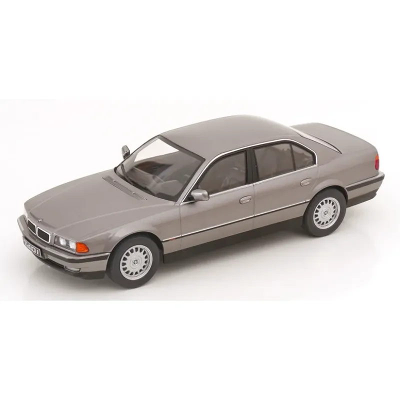 BMW 740i E38 - Gråmetallic - KK-Scale - 1:18