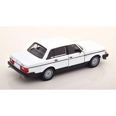 Volvo 240 GL - Vit - Modellbil från Welly - 1:24