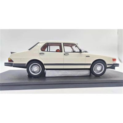 Saab 900 Turbo - 1983 - Vit - Cult Scale Models - 1:18