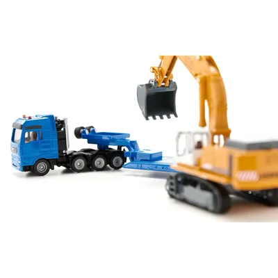 MAN Dragbil + Trailer med Liebherr Grävmaskin - 1847 - Siku