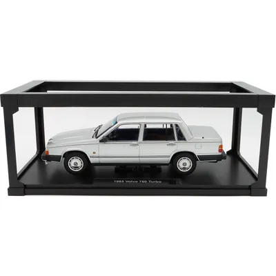 Volvo 760 Turbo - 1985 - Sølv - Triple9 Collection - 1:18