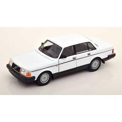 Volvo 240 GL - Vit - Modellbil från Welly - 1:24