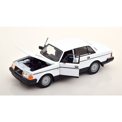 Volvo 240 GL - Vit - Modellbil från Welly - 1:24