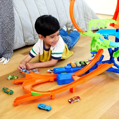 Mid-Air Crash - Stunt Tracks - Hot Wheels