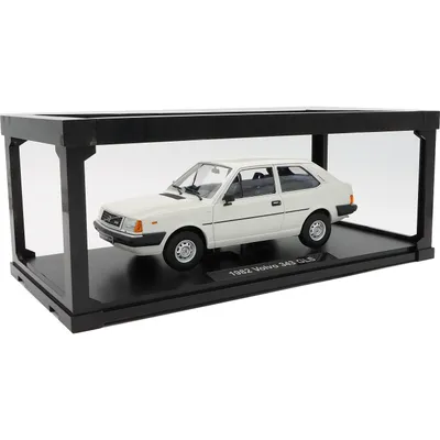 Volvo 343 GLS - Vit - 1982 - Triple9 Collection - 1:18
