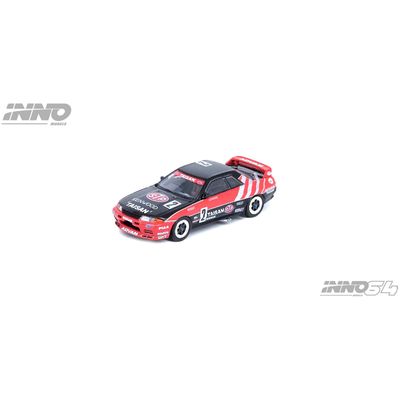 Nissan Skyline GT-R (R32) #2 STP - Svart/Röd - Inno64 - 1:64