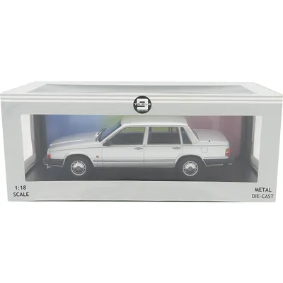 Volvo 760 Turbo - 1985 - Sølv - Triple9 Collection - 1:18