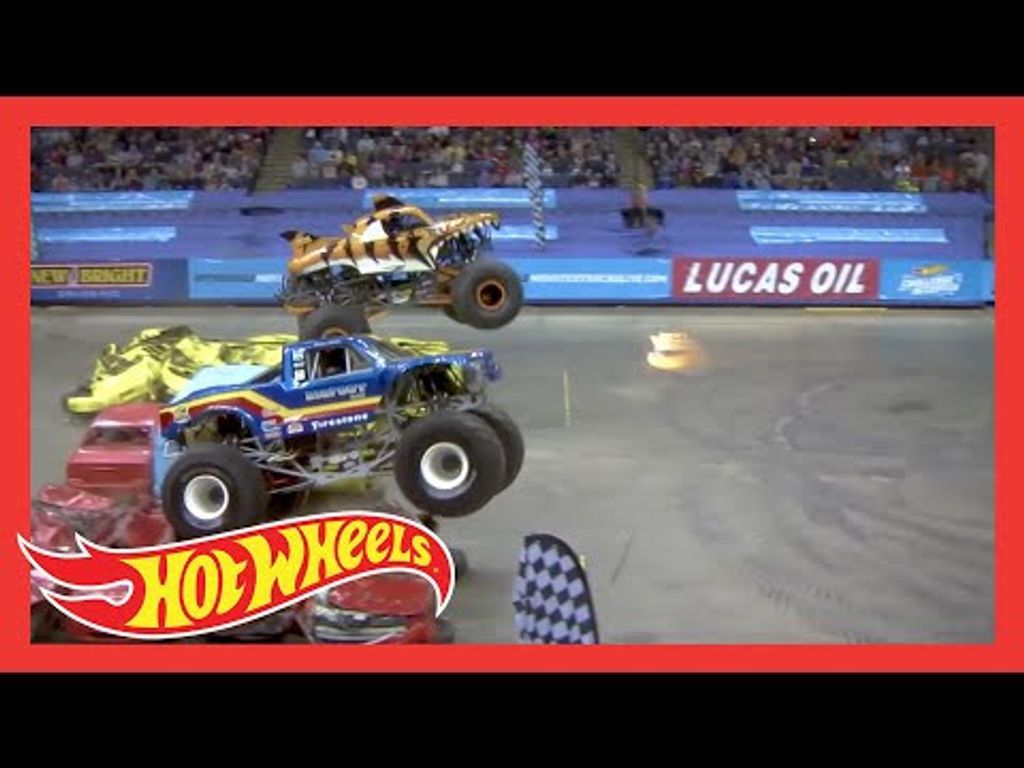 Shark Wreak - Monster Trucks - Glow in the Dark - Hot Wheels