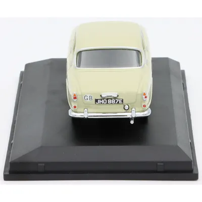 Volvo Amazon - Ljusgrön - Oxford - 1:43