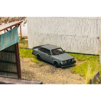 Volvo 242 Custom - Grå - Tarmac Works - 1:64