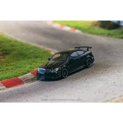 MB C 63 AMG Coupé Black Series - Svart - Tarmac - 1:64