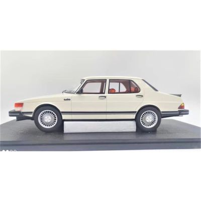 Saab 900 Turbo - 1983 - Vit - Cult Scale Models - 1:18