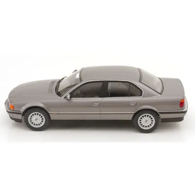 BMW 740i E38 - Gråmetallic - KK-Scale - 1:18