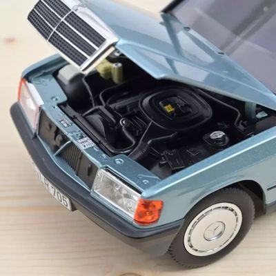 Mercedes-Benz 190 E (W201) - 1984 - Ljusblå - Norev - 1:18