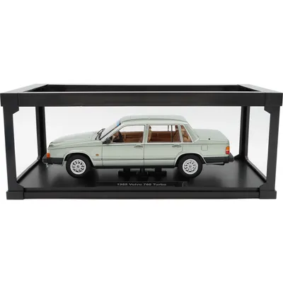 Volvo 760 Turbo - 1985 - Lysegrøn - Triple9 Collection - 1:18