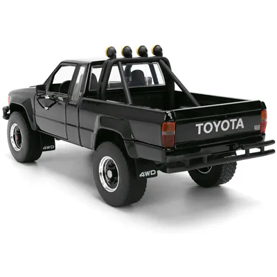 Marty's Skateboard & 1985 Toyota SR5 Pickup - Back to the Future - Jada Toys - 1:24