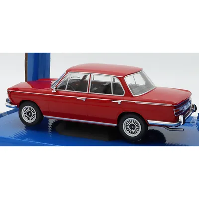 BMW 2000 TI (121) - 1966 - Röd - Modelcar Group - 1:18