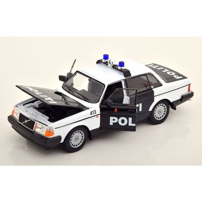 Polisbil - Volvo 240 GL - Norge - Welly 1:24