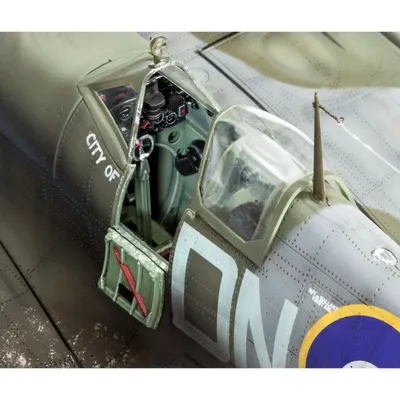 Supermarine Spitfire Mk.IXc - 03927 - Revell - 1:32