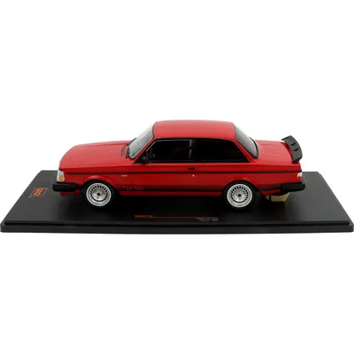 Volvo 240 Turbo "Custom" 1984 - Röd - Ixo Models - 1:18