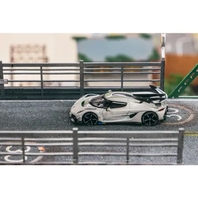 Koenigsegg Jesko Attack - Vit - GLOBAL64 Tarmac Works - 1:64