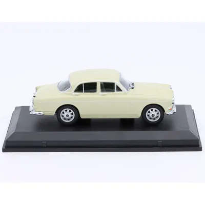Volvo Amazon - Ljusgrön - Oxford - 1:43