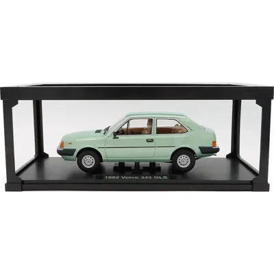 Volvo 343 GLS - Ljusgrön - 1982 - Triple9 Collection - 1:18