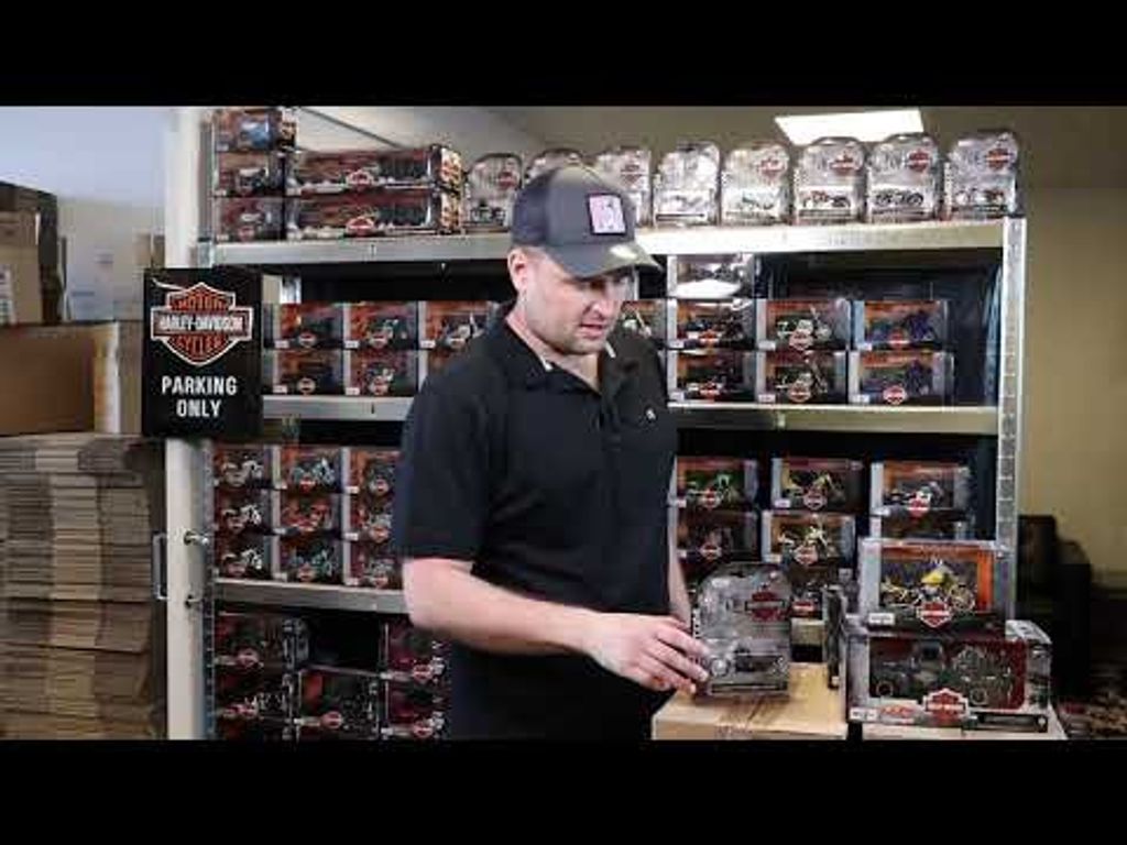 SKADAD FÖRP - 2017 Road King Special - Harley - Svart - Maisto - 1:12