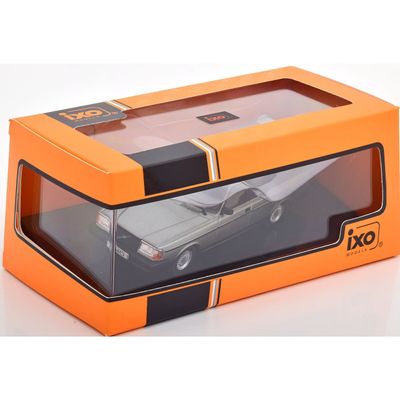 Volvo 240 Polar 1988 - Gråmetallic - Ixo Models - 1:43