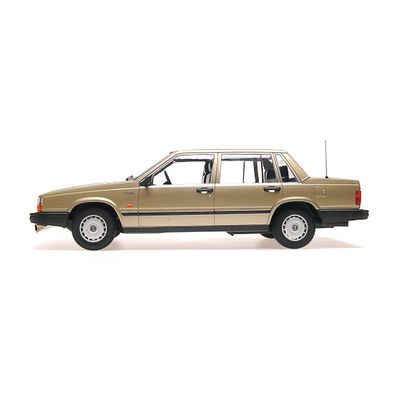 Volvo 740 GL - Guld - Minichamps - 1:18