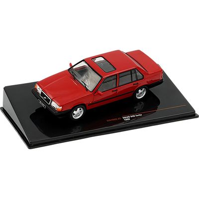 Volvo 940 Turbo 1990 - Röd - Ixo Models - 1:43