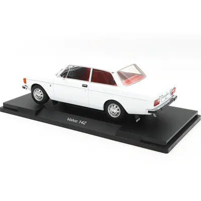 Volvo 142 - Vit - 1973 - MCG - 1:18