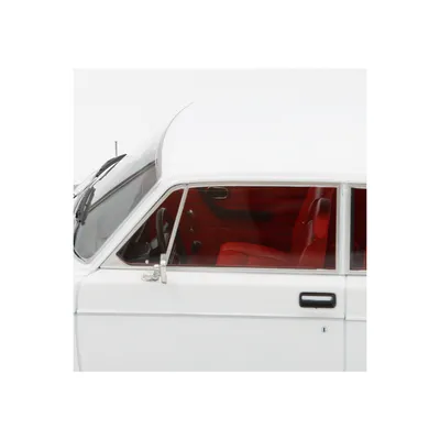 Volvo 142 - Vit - 1973 - MCG - 1:18
