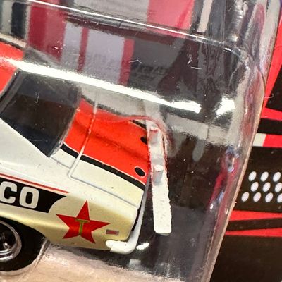 LITEN SKADA - 1969 Chevrolet Camaro RS - Texaco - Vit - GreenLight - 1:64