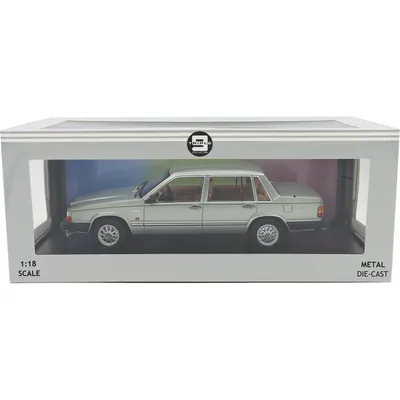 Volvo 760 Turbo - 1985 - Lysegrøn - Triple9 Collection - 1:18