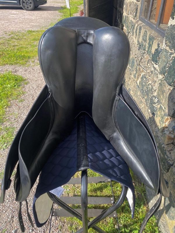 Spalding dressyrsadel 17,5" MW