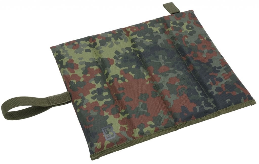 Sittunderlag med fästelement och kamouflage (woodland) (flecktarn)