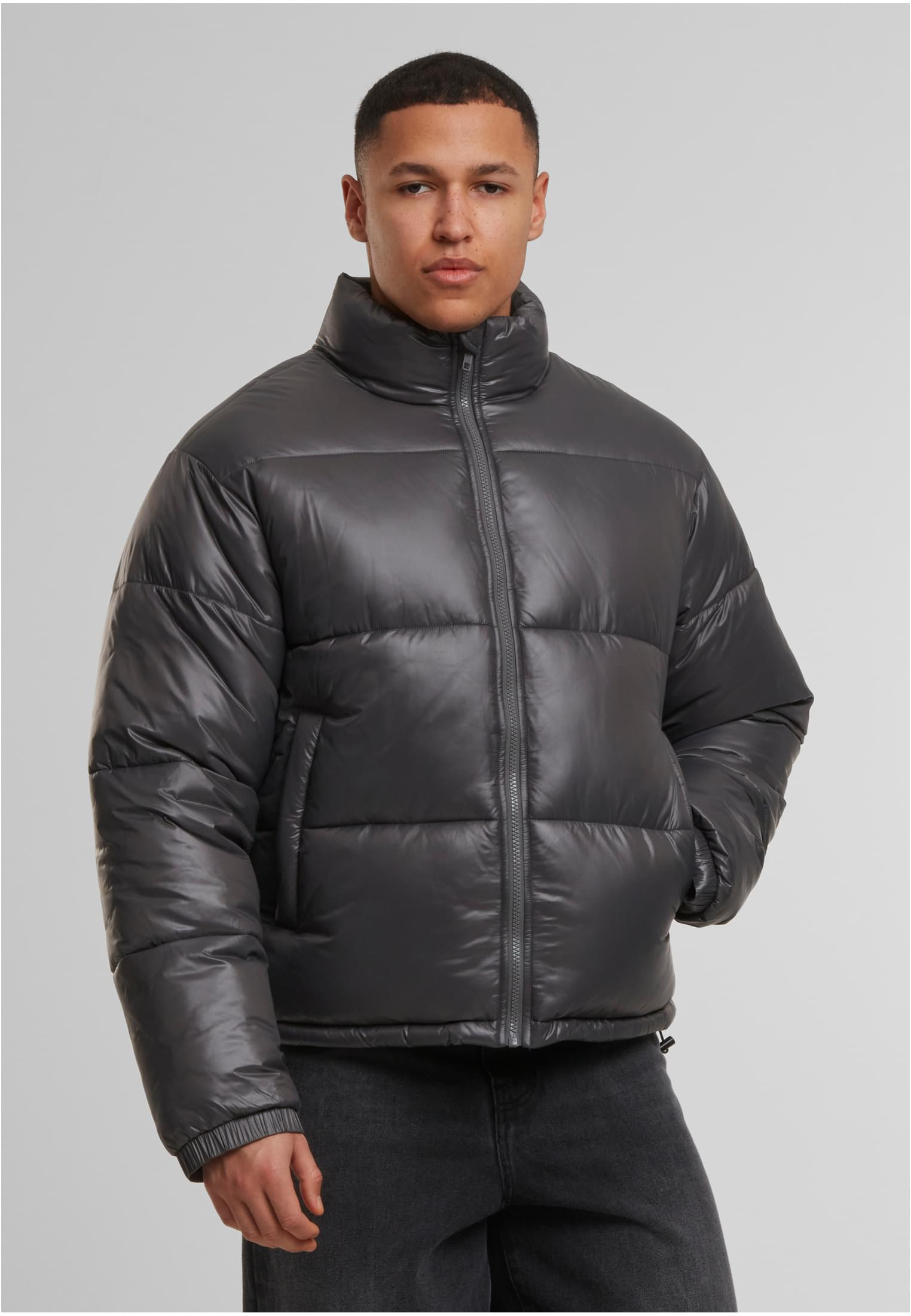 Blank pufferjacka med hög krage mörkgrå (3XL magnet)