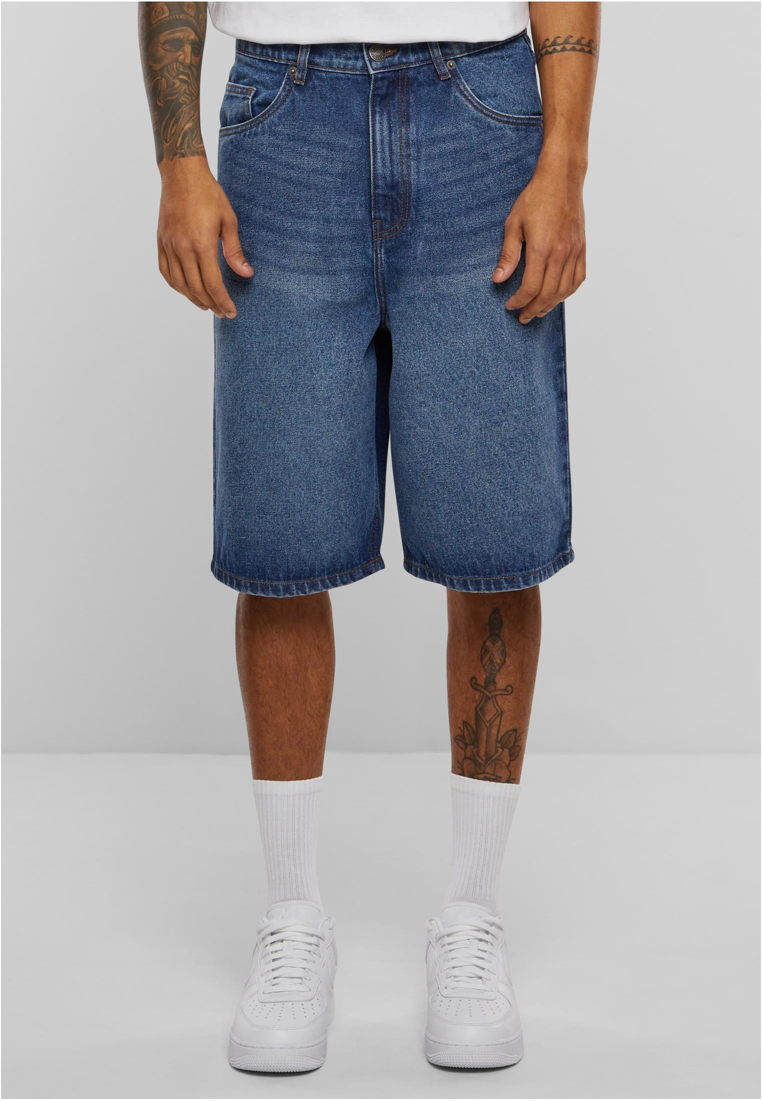90-tals jeansshorts med oversize passform (32 new mid blue washed)