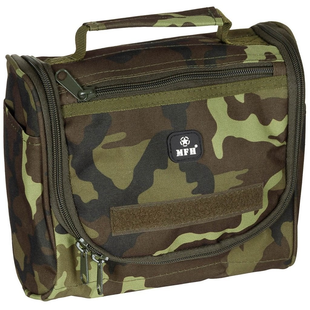 Resenecessär med upphängningskrok (M 95 CZ camo)