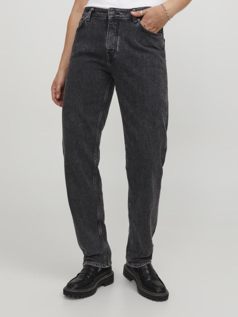 Jeans i stretchig rak passform med knappgylf dam (Black Denim 30/34)