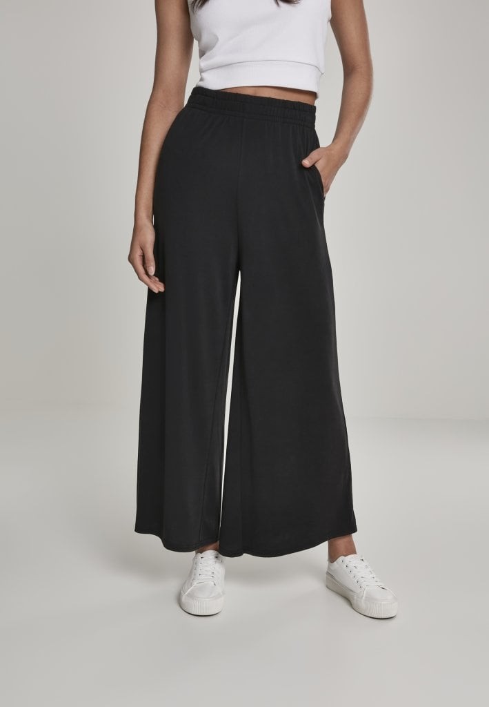 Svarta vida croppade dambyxor i culottemodell