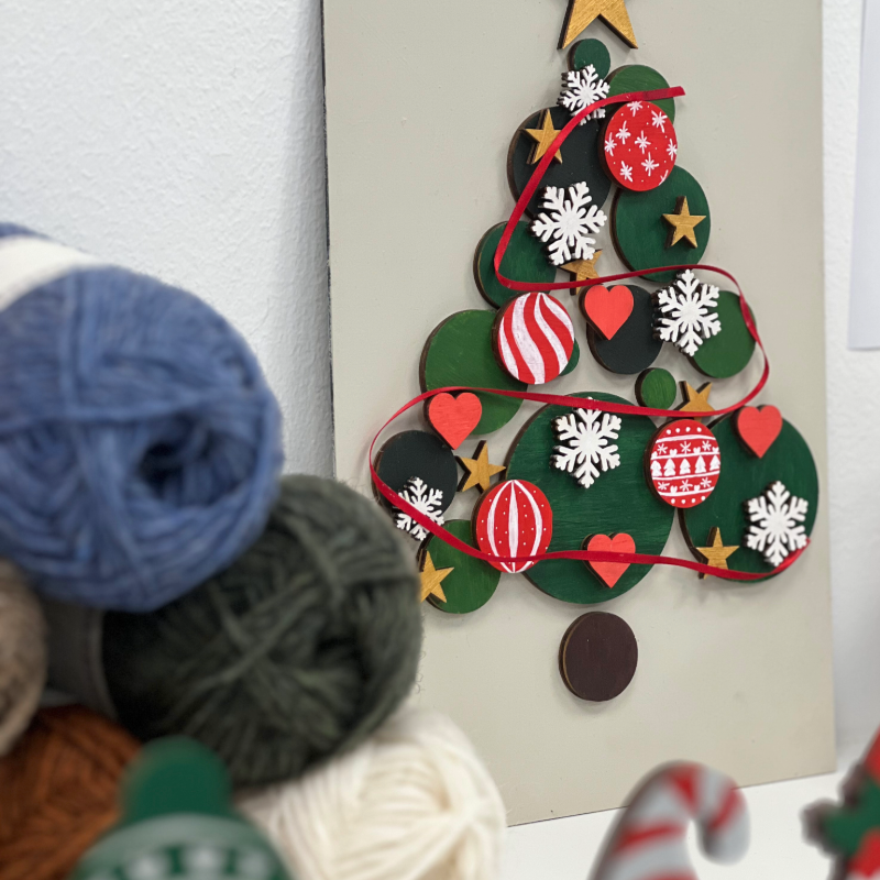 Julgran gjord av träformer Julgran gjord av träformer