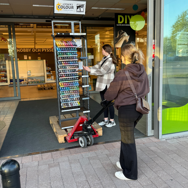 Emelie och Josefine drar pall med Citadel Colours