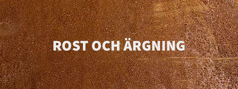 Text på en rostyg yta, texten lyder Rost och ärgning